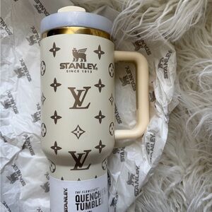 🐰🛍️✨Stanley Cream and Gold LV  Travel Tumbler🐰🛍️✨